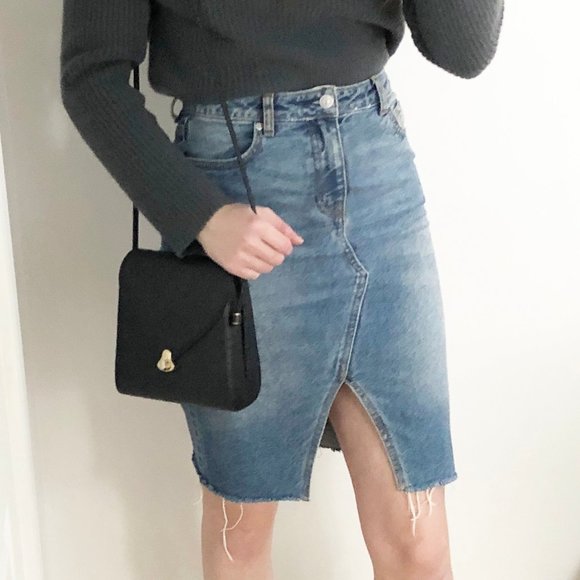 H&M Dresses & Skirts - Stunning High Rise Distressed Hem Denim Jean Skirt